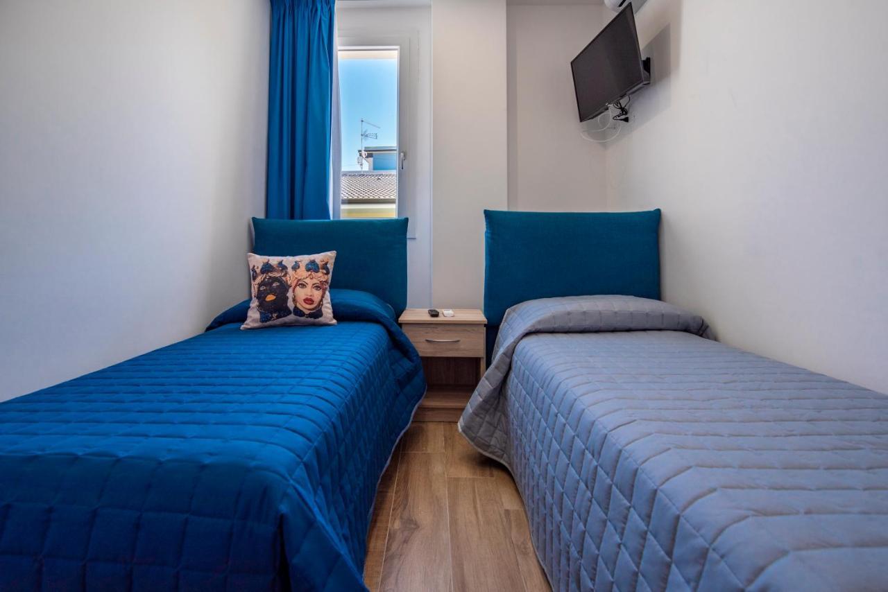 White Apartments & Spa Avola Extérieur photo