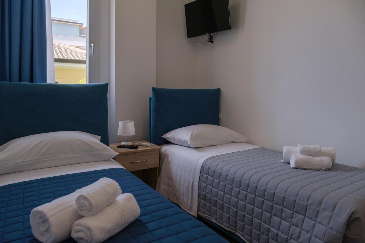 White Apartments & Spa Avola Extérieur photo