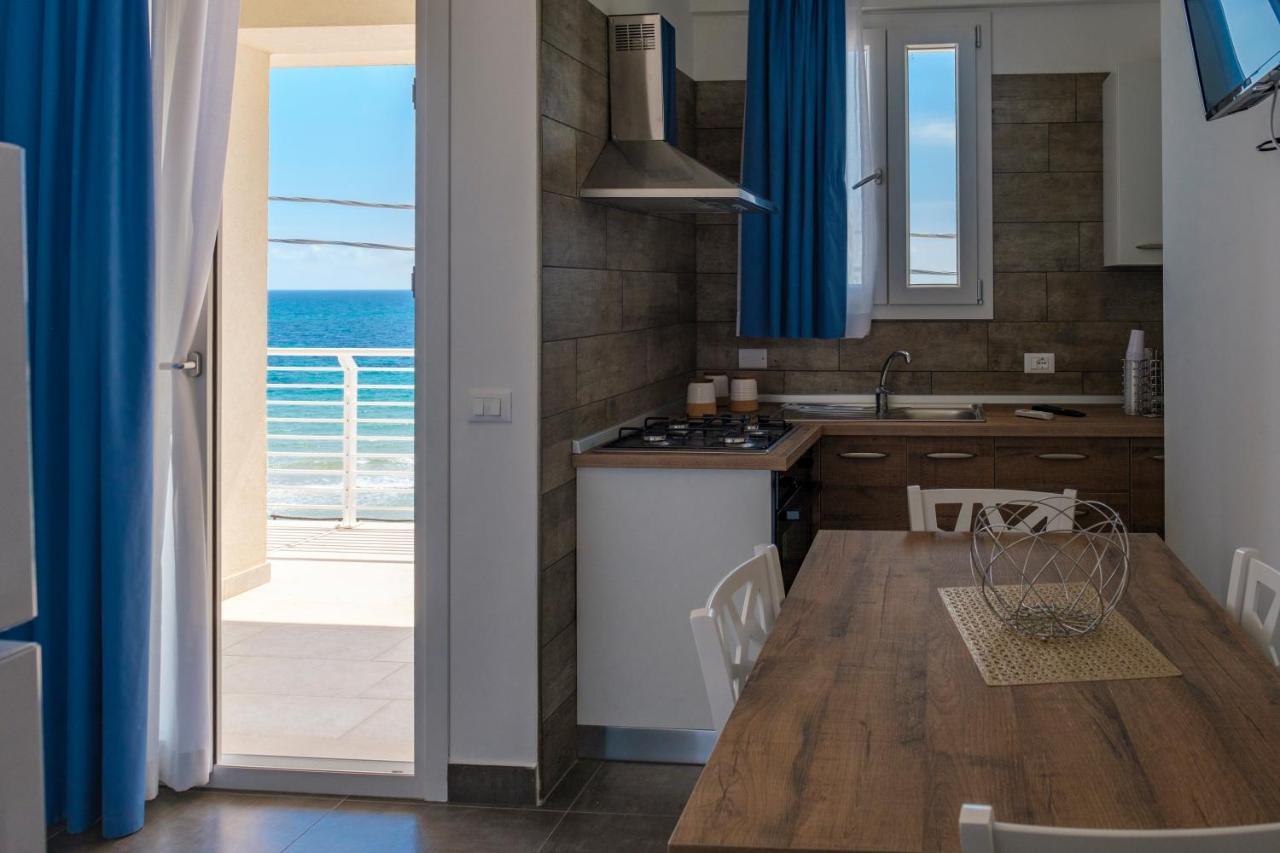 White Apartments & Spa Avola Extérieur photo