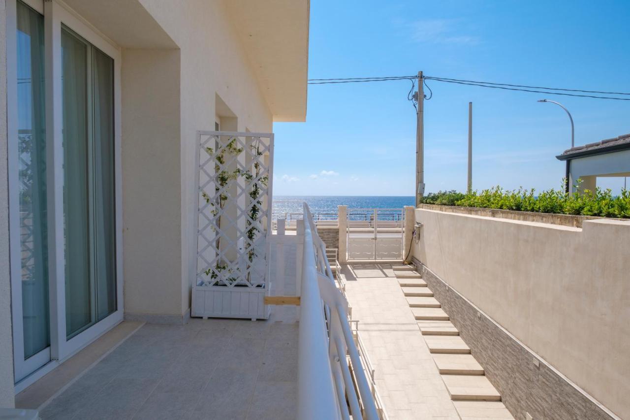 White Apartments & Spa Avola Extérieur photo