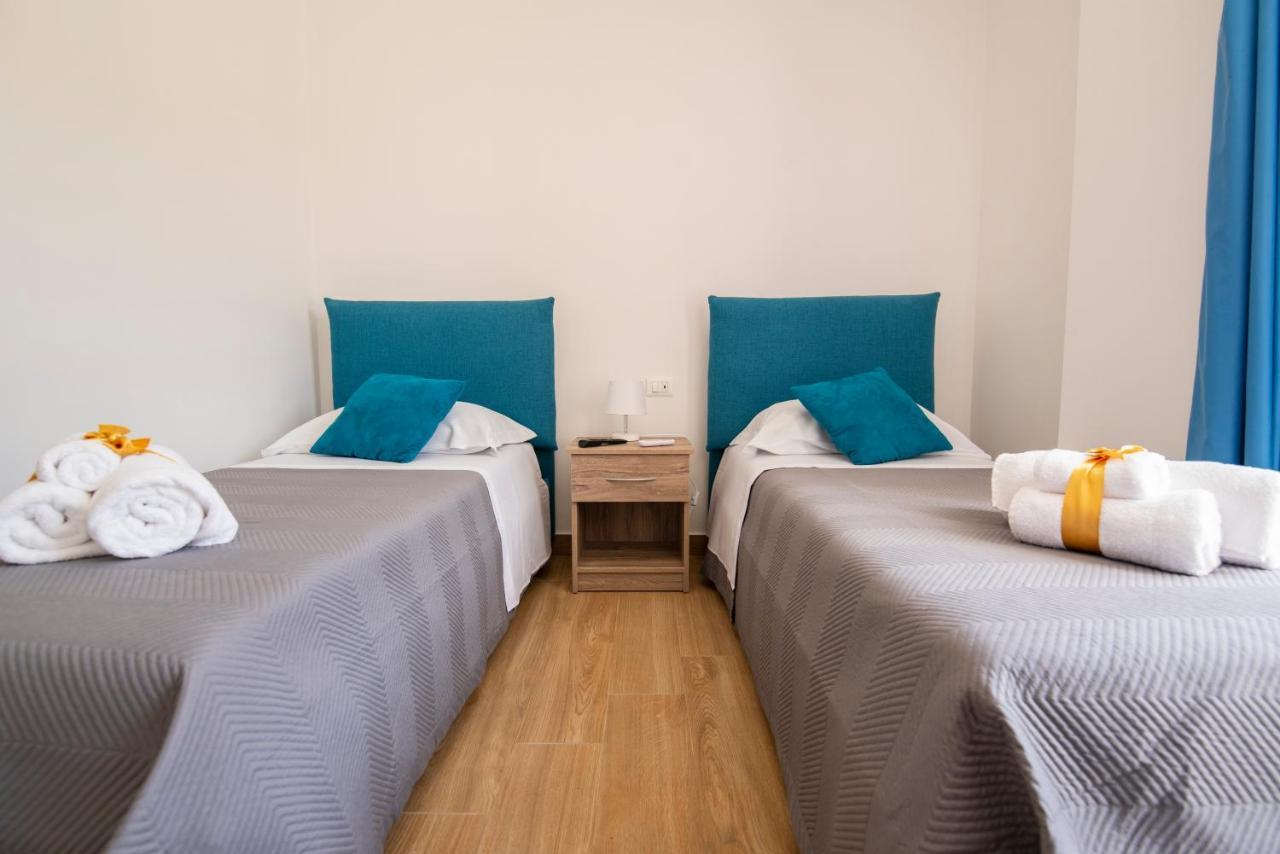 White Apartments & Spa Avola Extérieur photo