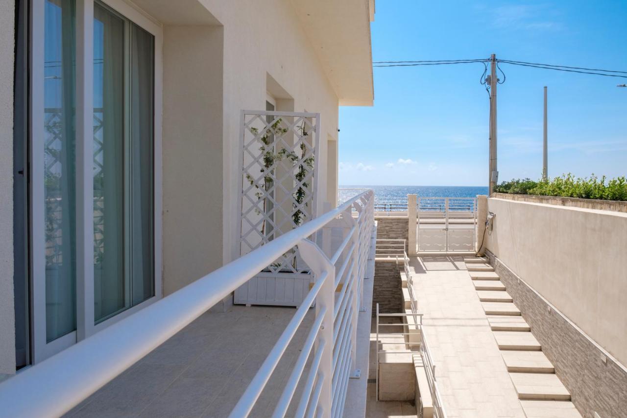 White Apartments & Spa Avola Extérieur photo