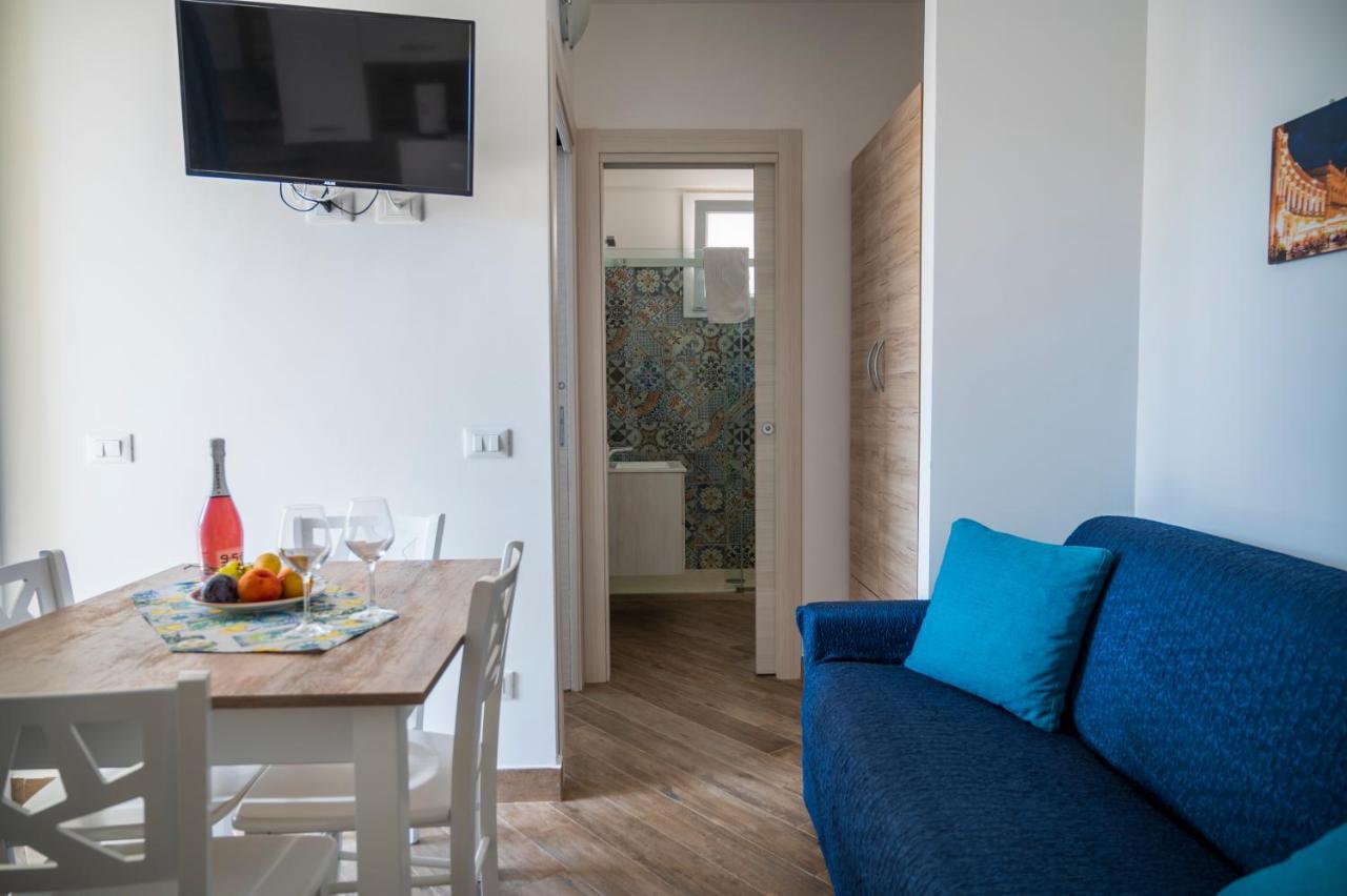 White Apartments & Spa Avola Extérieur photo