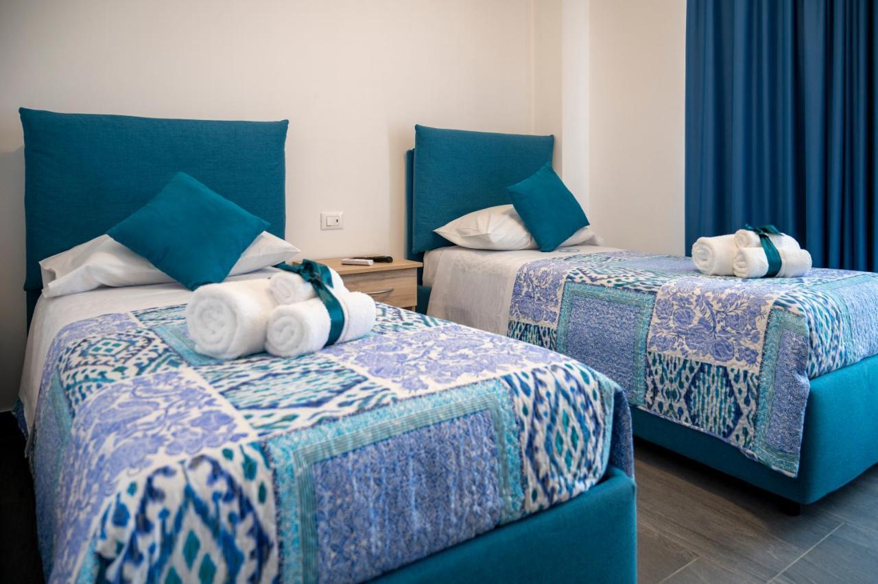 White Apartments & Spa Avola Extérieur photo
