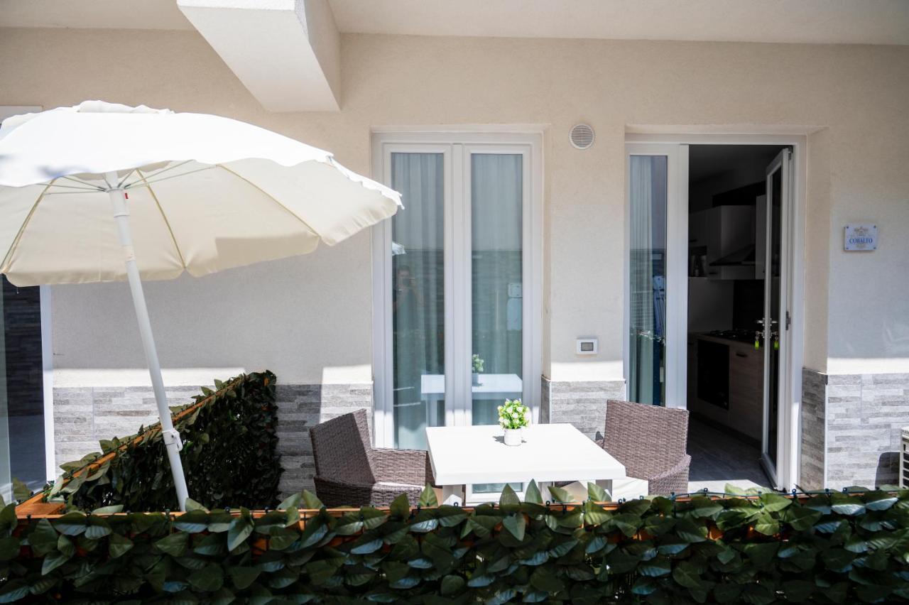 White Apartments & Spa Avola Extérieur photo
