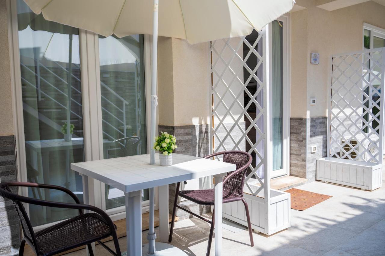 White Apartments & Spa Avola Extérieur photo