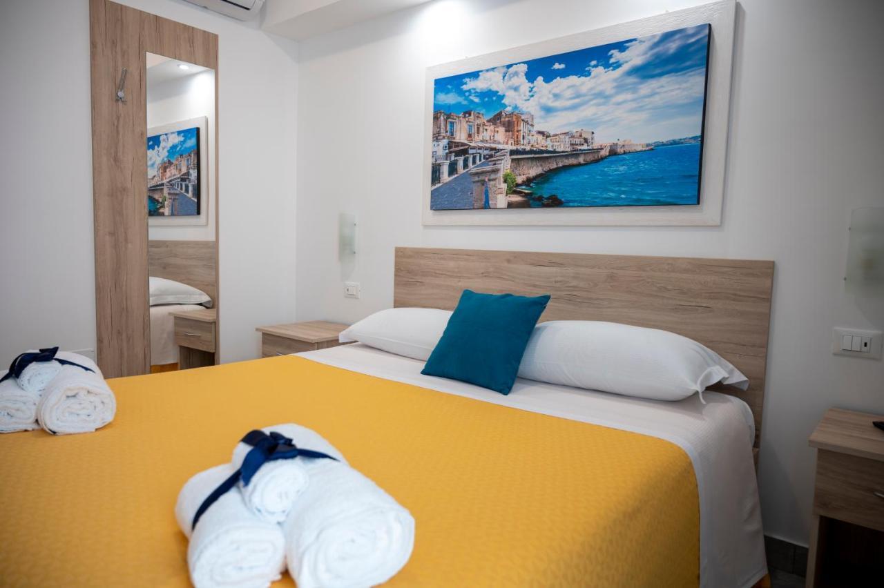 White Apartments & Spa Avola Extérieur photo