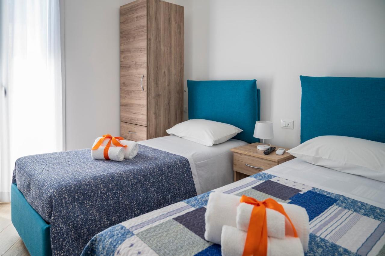 White Apartments & Spa Avola Extérieur photo