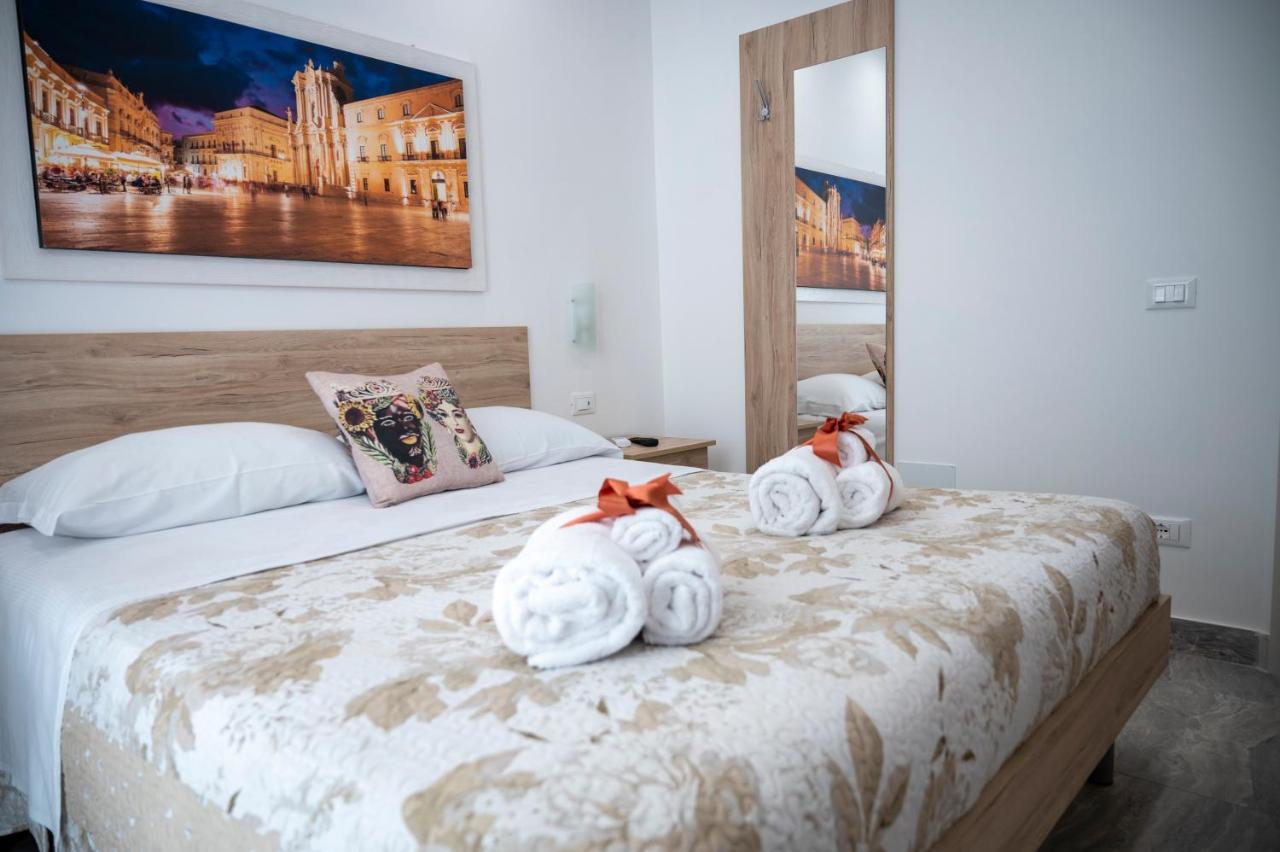 White Apartments & Spa Avola Extérieur photo